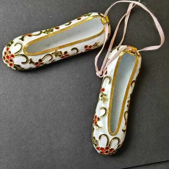 Porcelain Ballet Shoes Ornament White Gold Red Holly 4 Inch Hand Painted Holiday - Picture 5 of 8